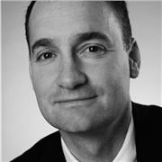 ausgebildeter Sporthypnose-Coach, Diplom-Sportlehrer (Deutsche Sporthochschule Köln), war selbst Tennistrainer